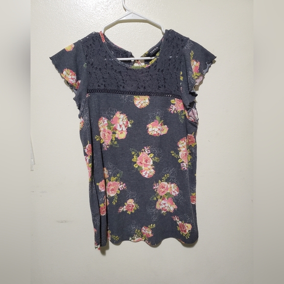 A Grey floral Torrid blouse - Picture 1 of 4